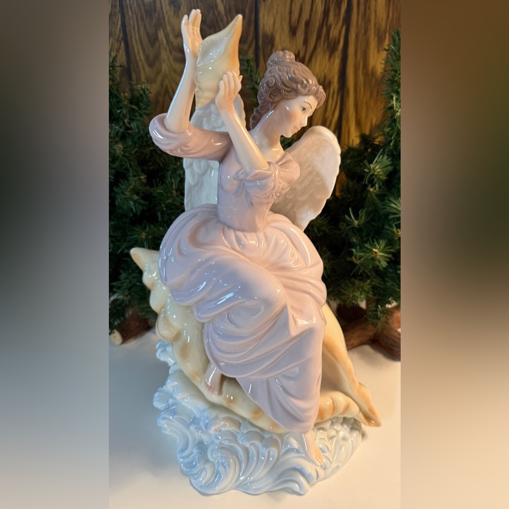 O’well Porcelain Angel Sitting Conch Seashell Sculpture Grandeur Noel NL0248